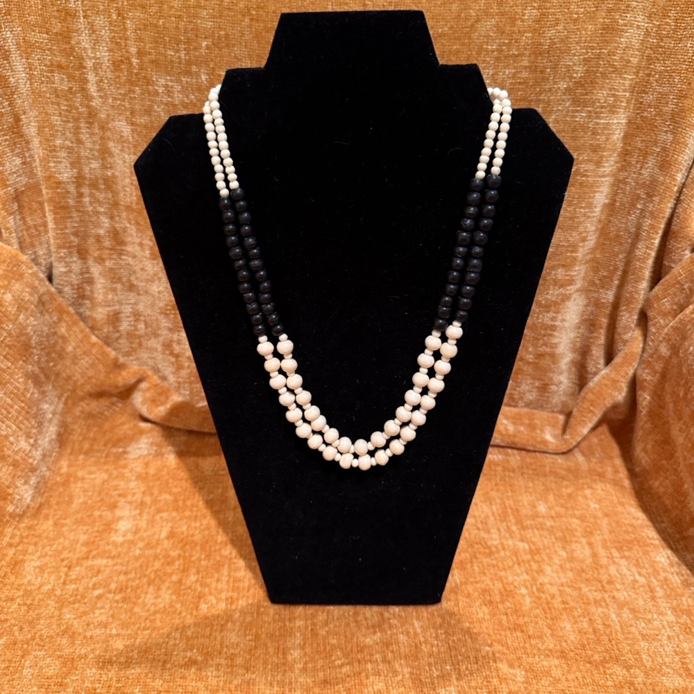 Black and Cream Beaded Necklace - Picture 2 of 11